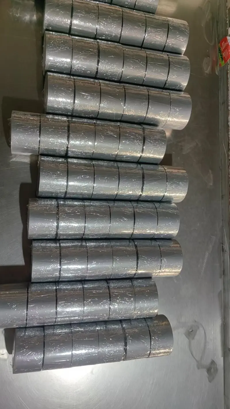 पाणी-आधारित गोंद, तेल-आधारित गोंद आणि गरम वितळणारे गोंद यांच्यातील फरक